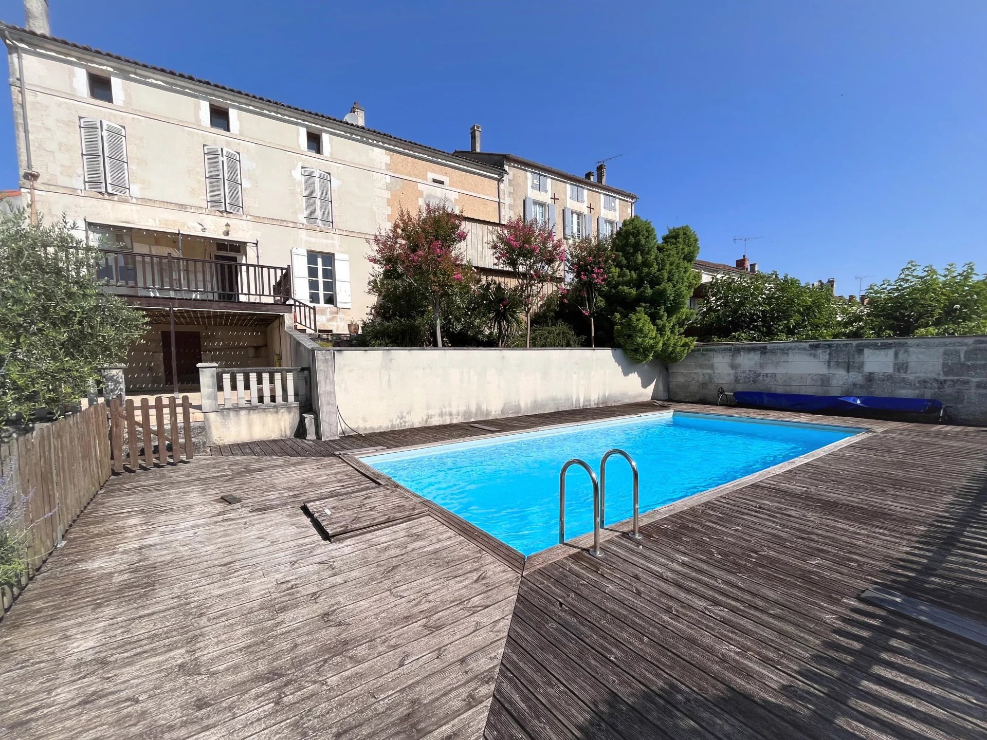 Maison de maître de 5 chambres avec piscine au cœur de Montmoreau