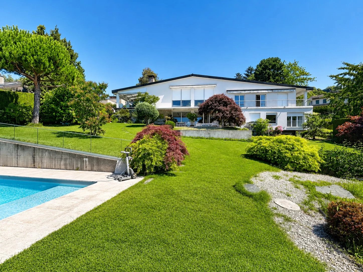 Propriété d'exception avec piscine et vue panoramique sur le Léman et les Alpes