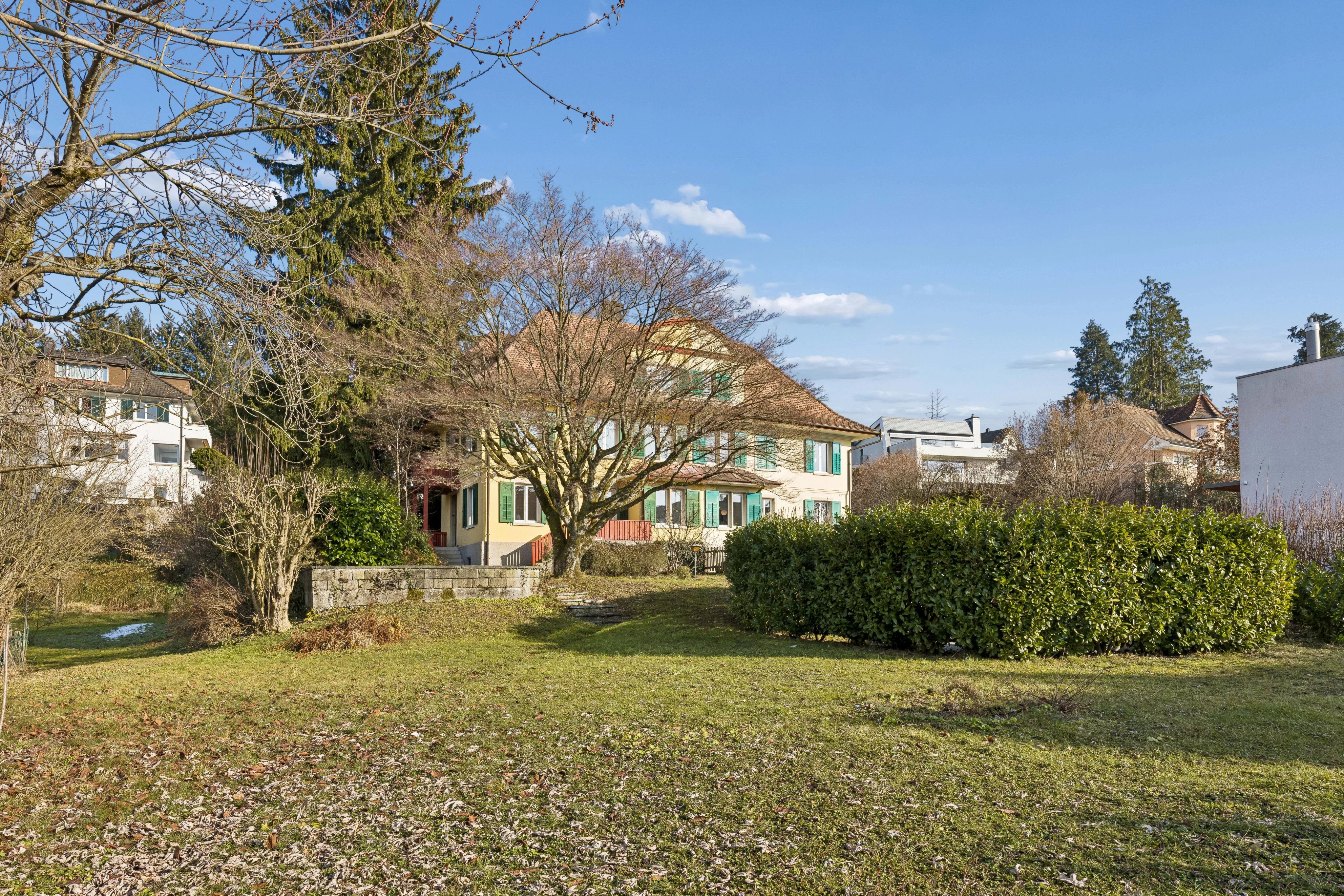 Idyllic property with lake views and exciting potential