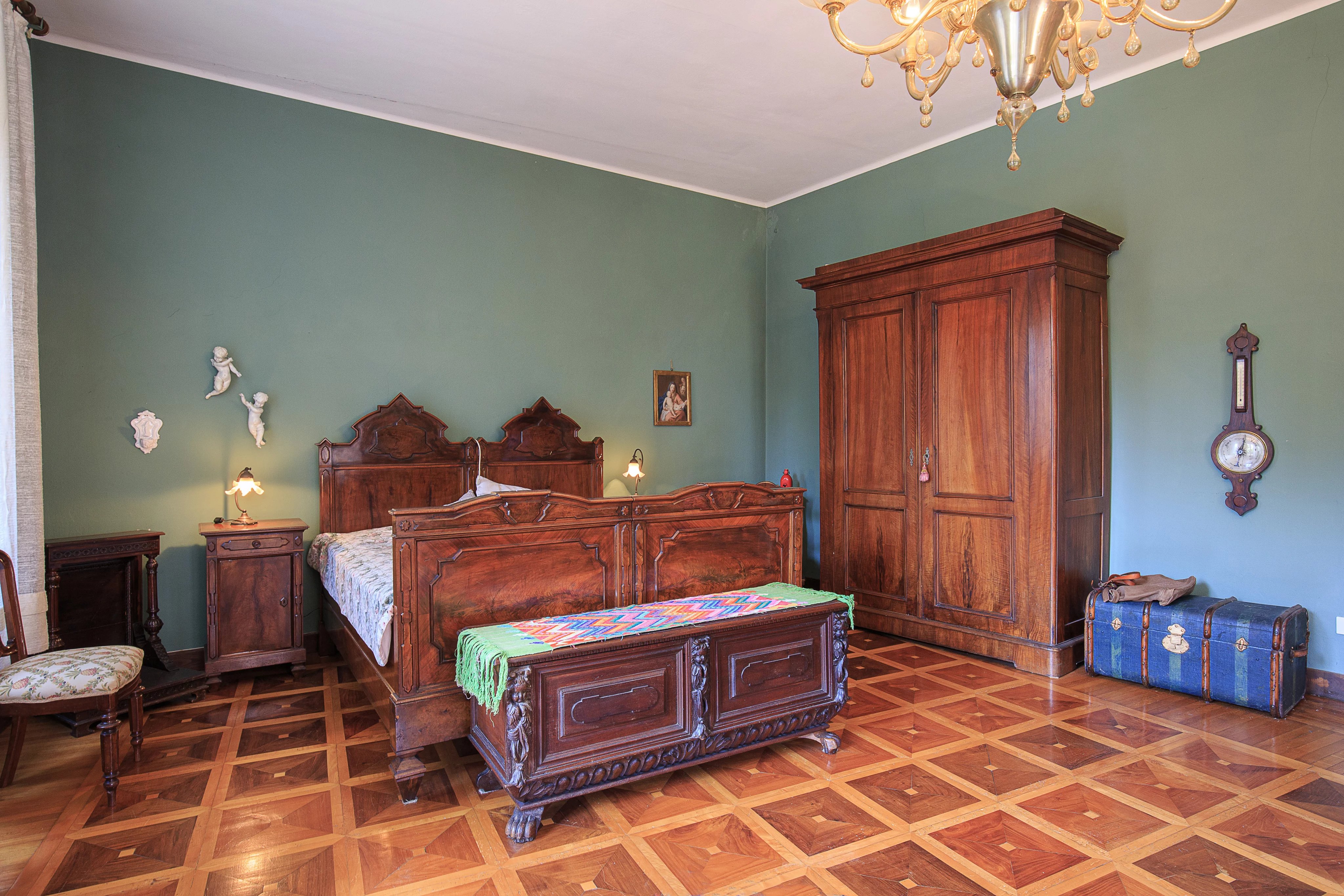 Villa D'Epoca with 7500 park - picture 39 title=