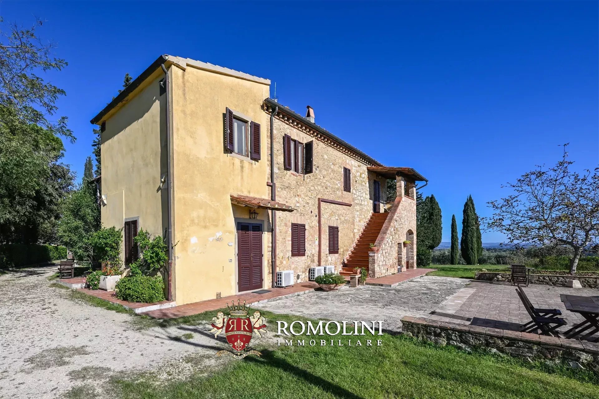 35 Bedroom Vineyard's Image 23