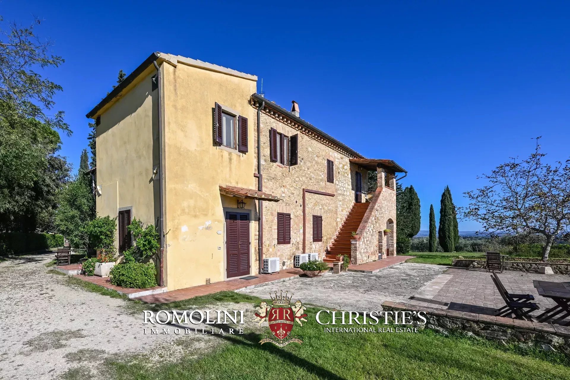 35 Bedroom Vineyard's Image 23