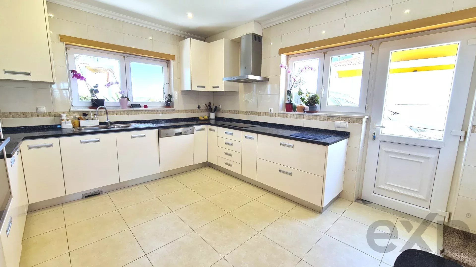 4 Bed. House with Pool, close to the beach 87154066 image 10