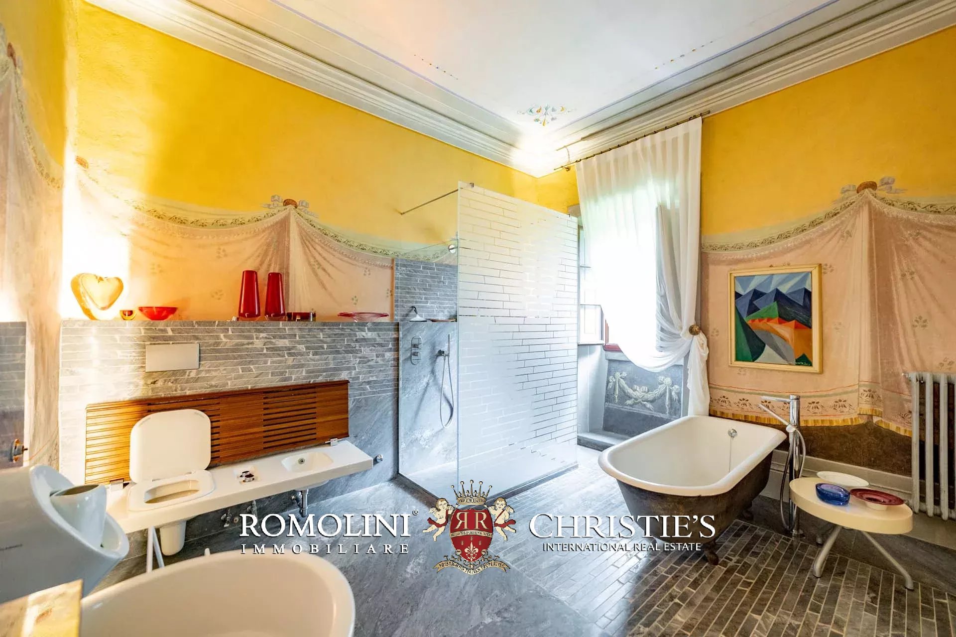 11 Bedroom Villa/Townhouse's Image 28