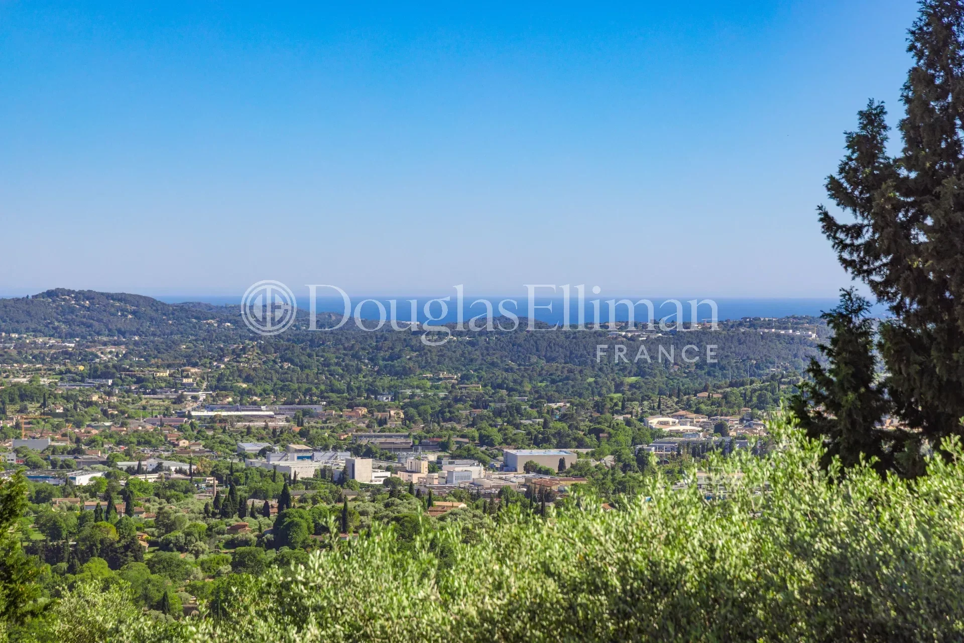 GRASSE — Une bastide magistralement restaurée avec vue panoramique sur la mer - Image nᵒ2