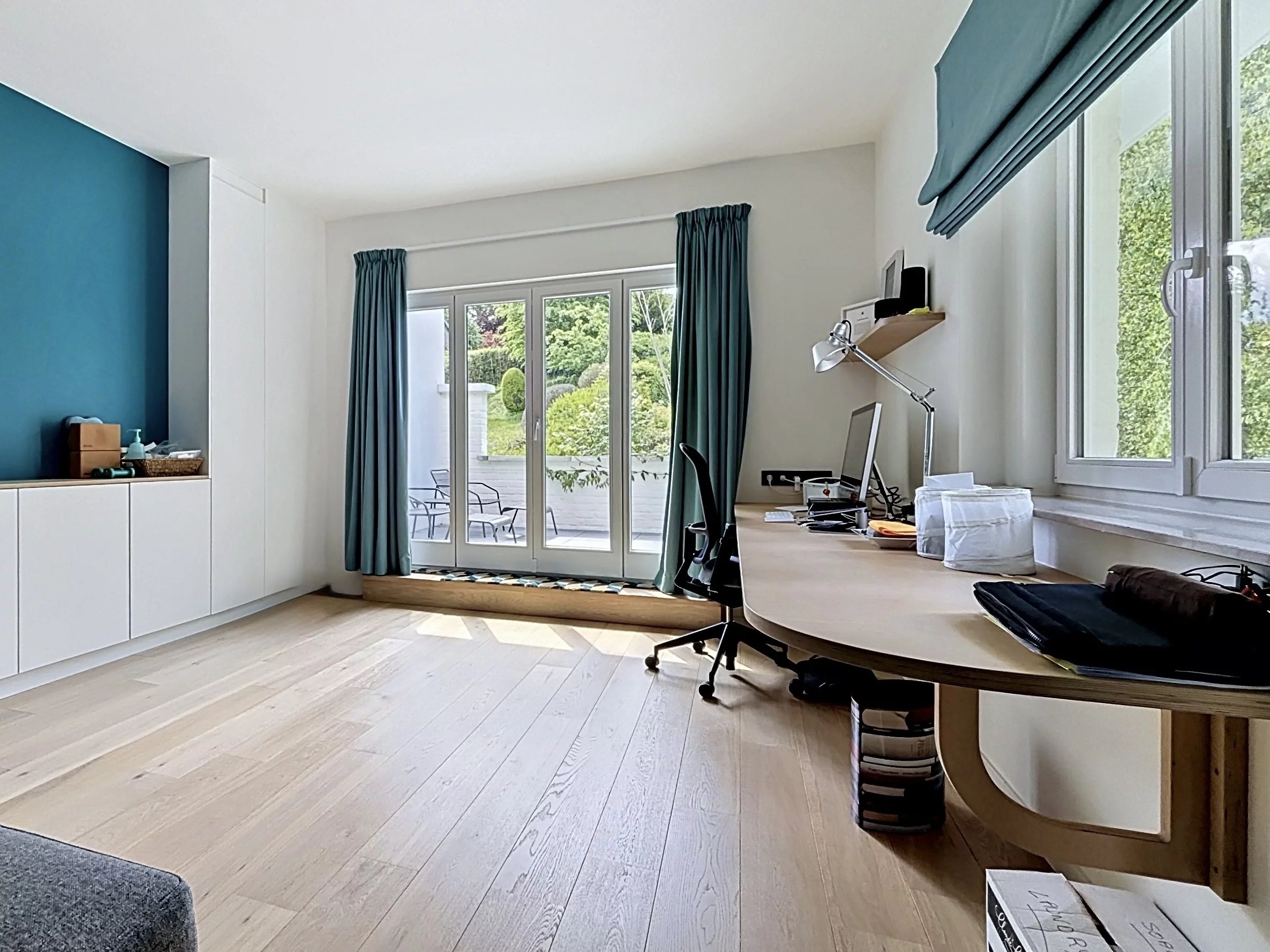 Observatory Neighborhood, a 3-facade house fully renovated on a 350m2 south-facing plot.