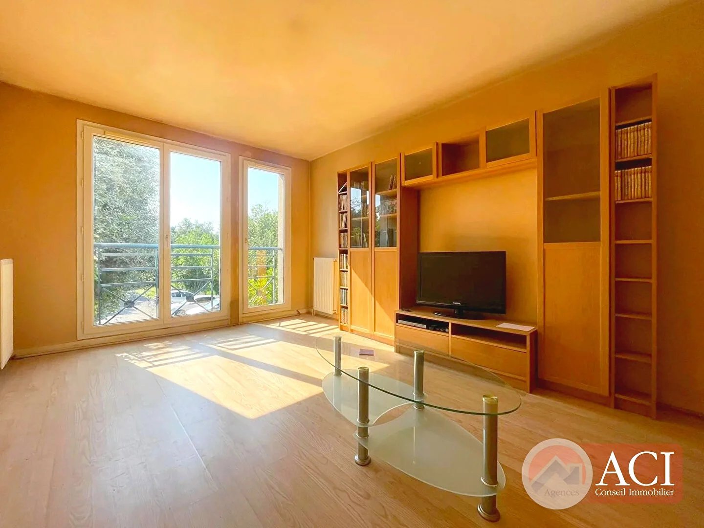 MONTMAGNY - PROCHE GARE