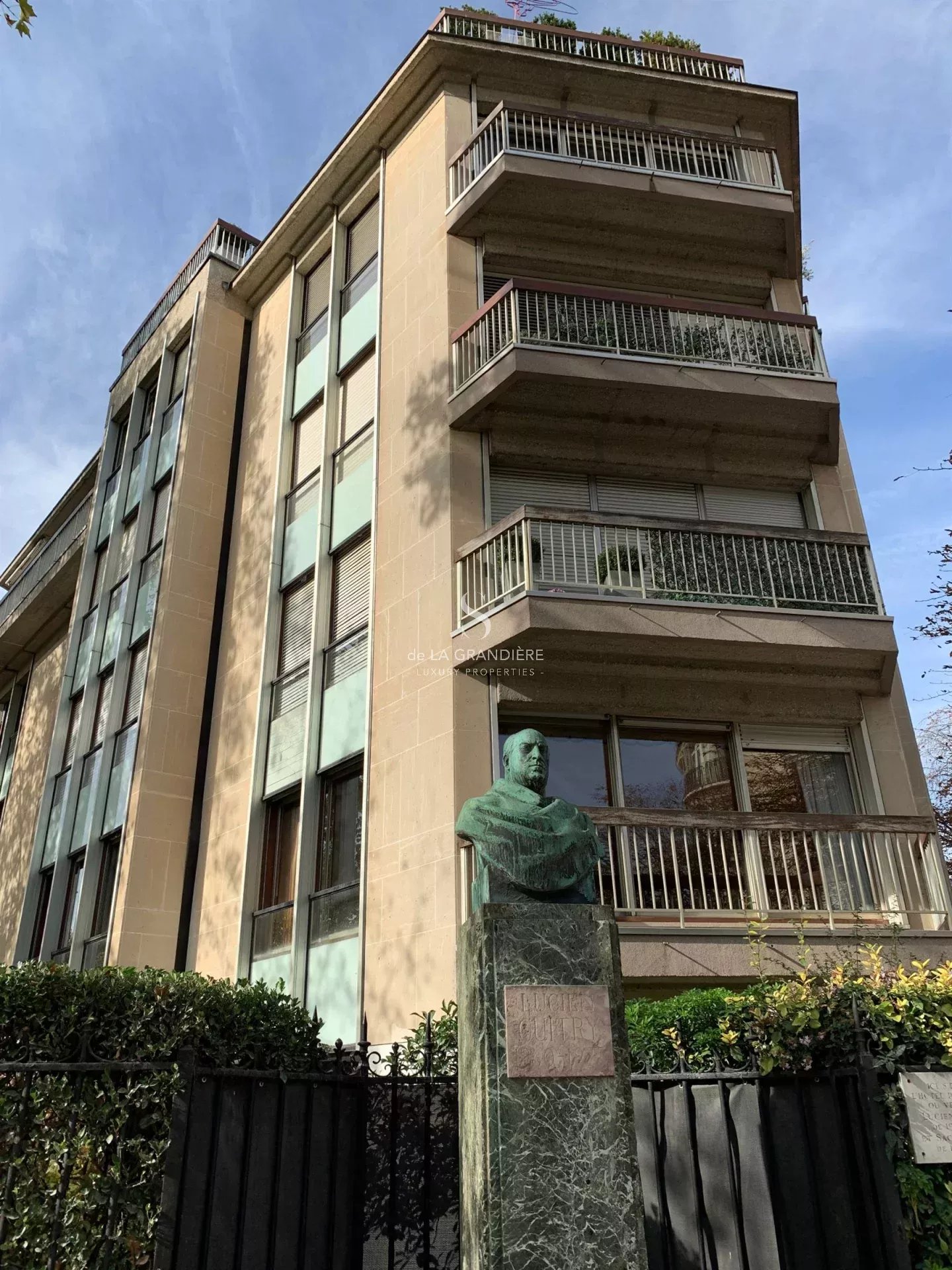 Paris 7ème - avenue Elisées Reclus - 163m2