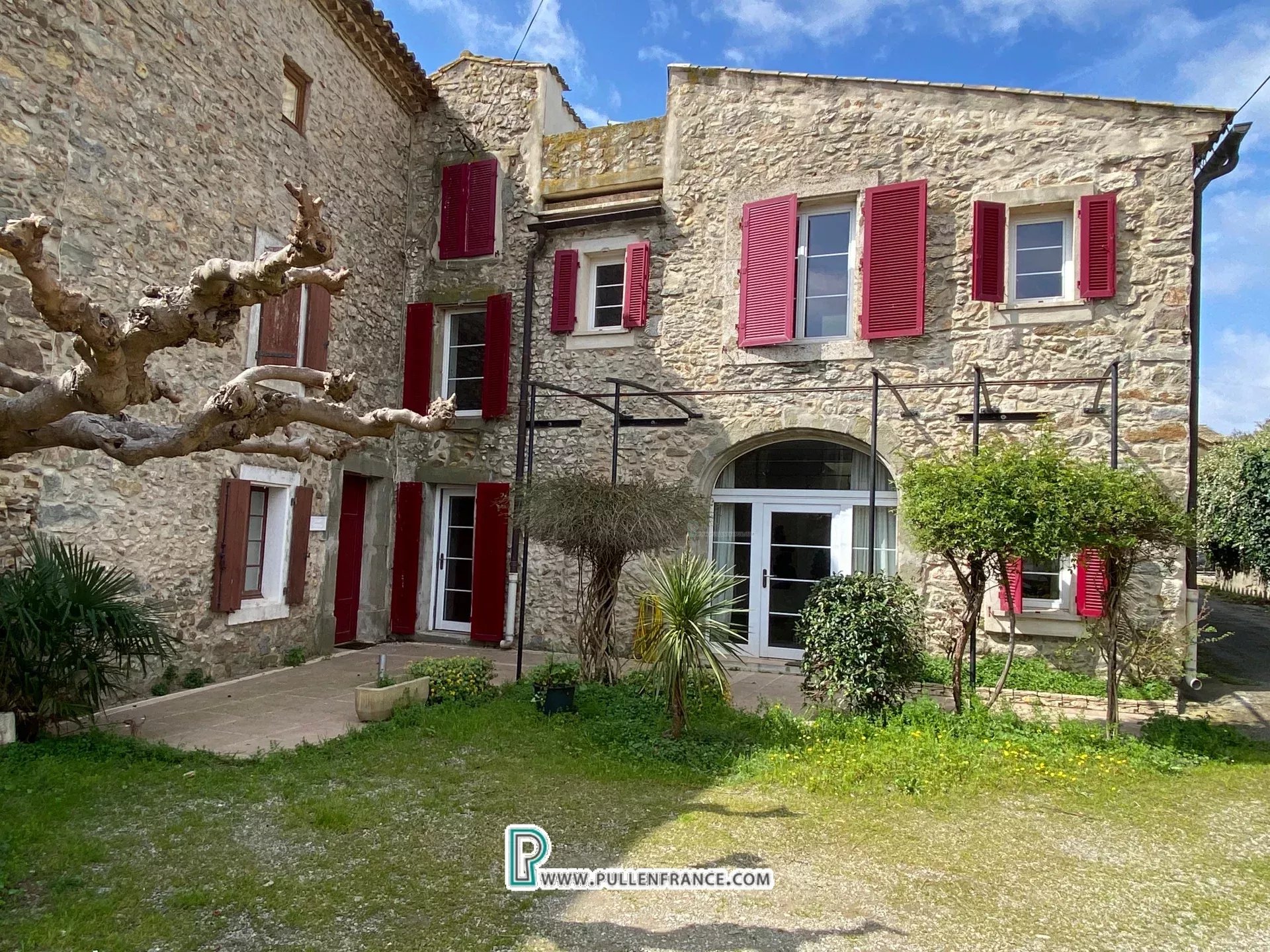 House in Paraza - view 1