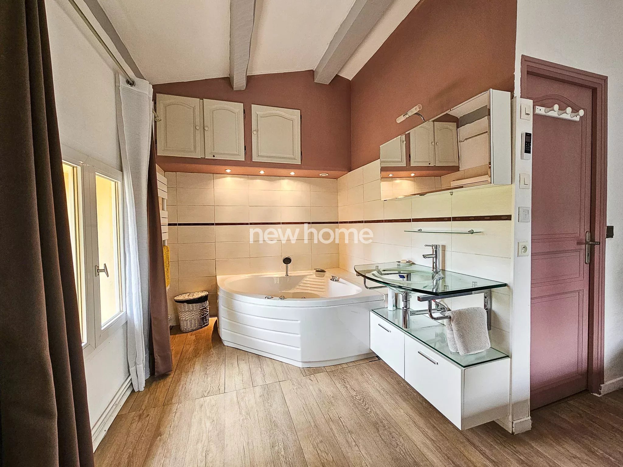 Charme authentique entre Lorgues et Draguignan : bastidon rénové avec jardin arboré et piscine