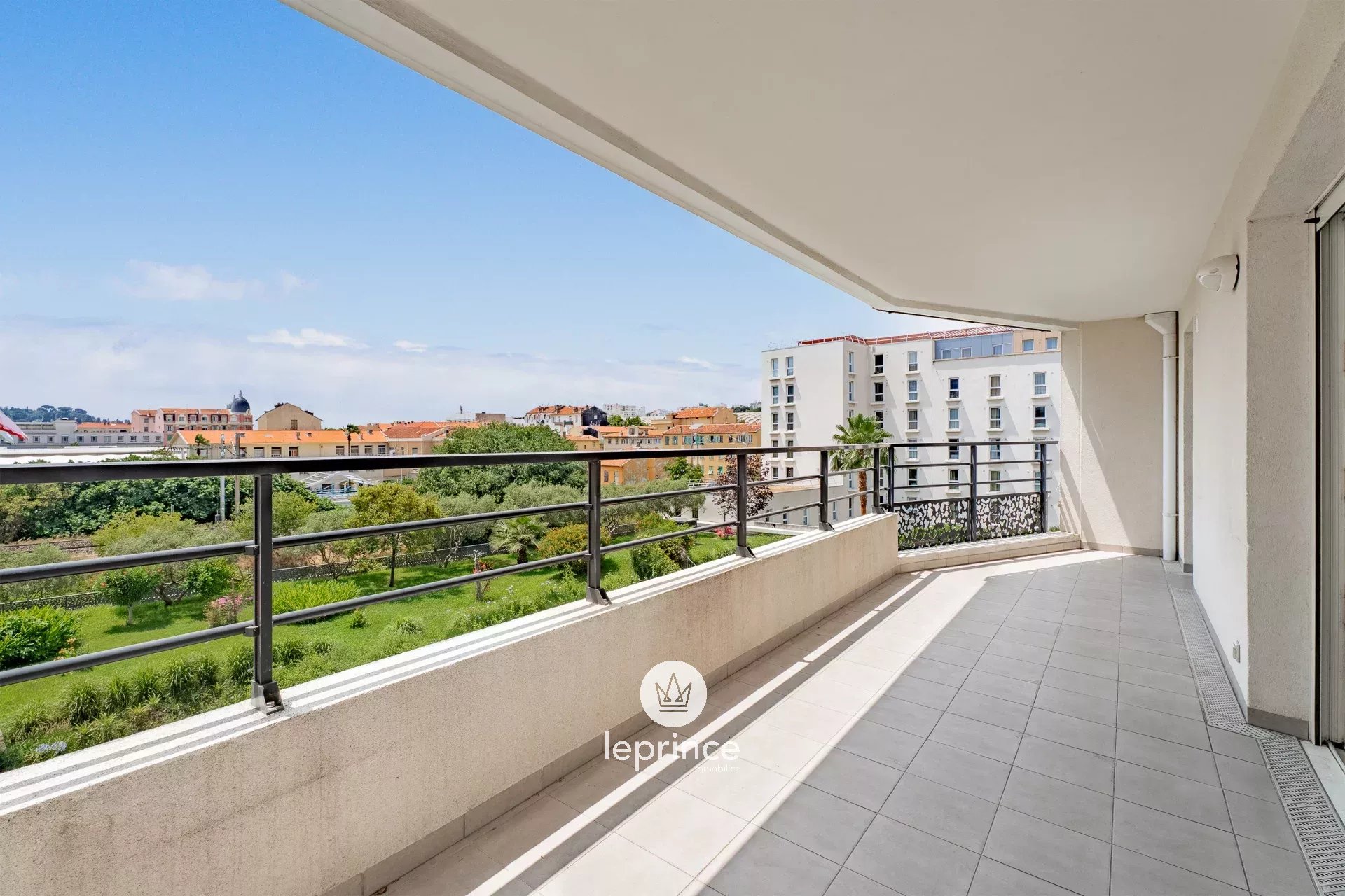 Nice St Roch : 3 Pièces Terrasse - Vue Jardin