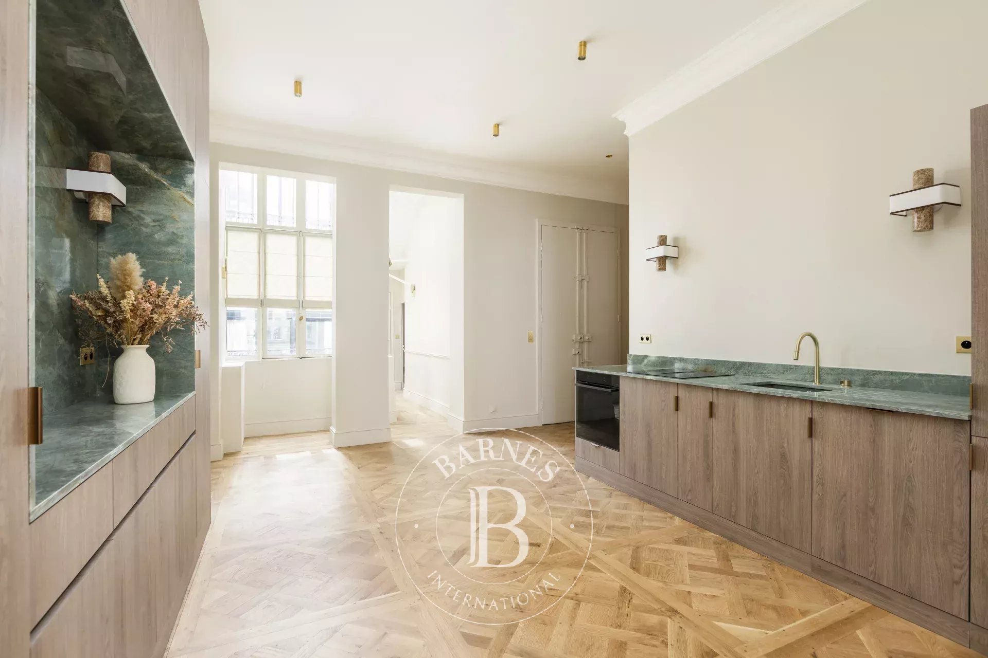 Paris 7 - Carré des Antiquaires - 2 bedrooms - volume - brand-new