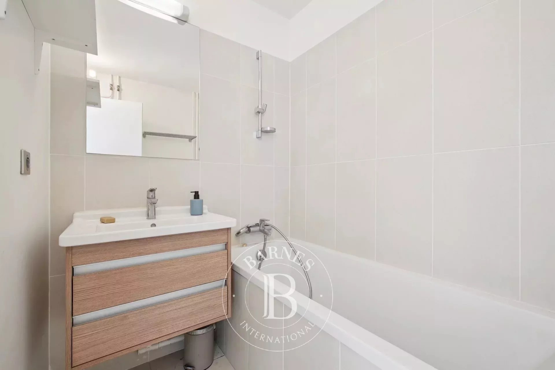 The BARNES rental department... - picture 5