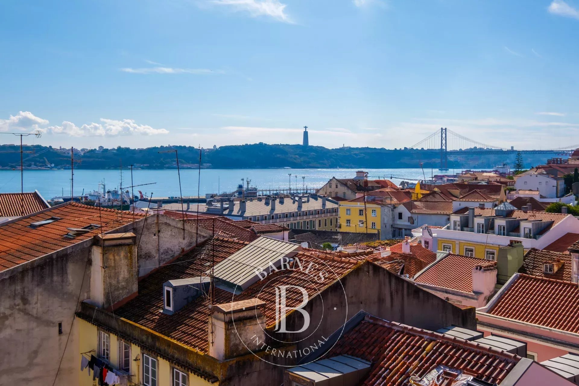 Family house with river view Family house with river view