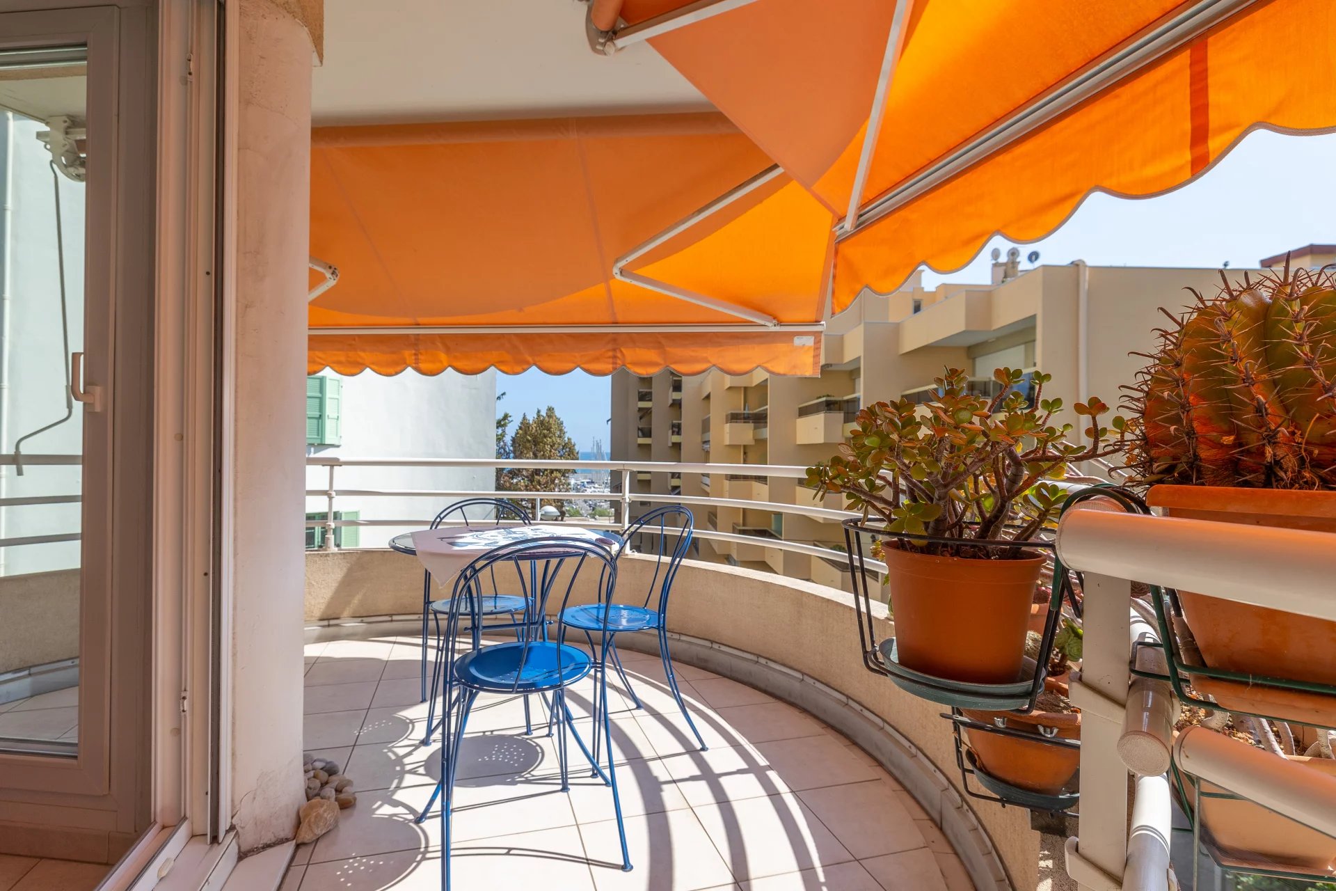 Menton Garavan one bedroom with terrace and parking