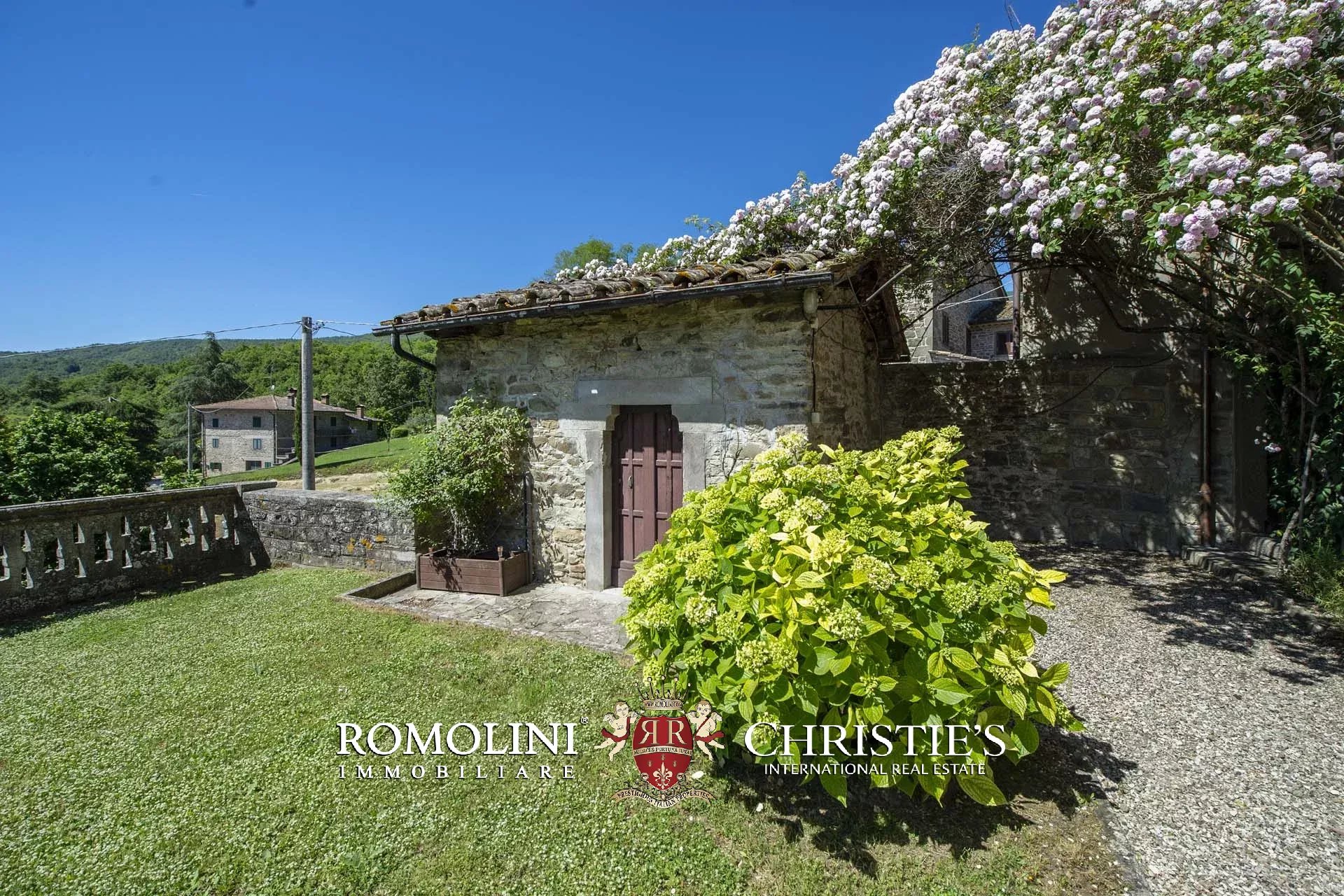 MANOR HOUSE FOR SALE IN CAPRESE MICHELANGELO, TUSCANY