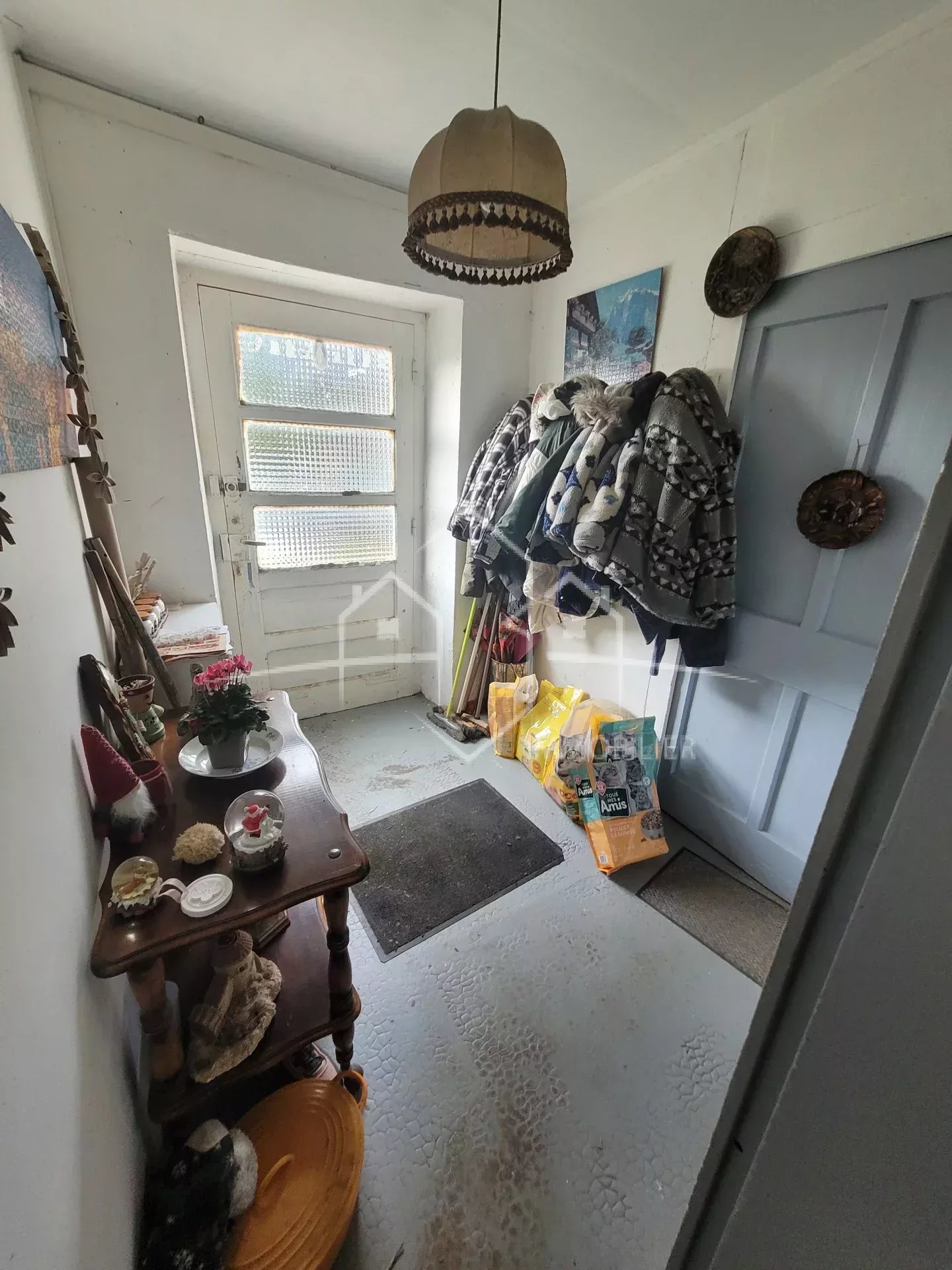 ANNEYRON, maison 2 pièces à rénover avec dépendances