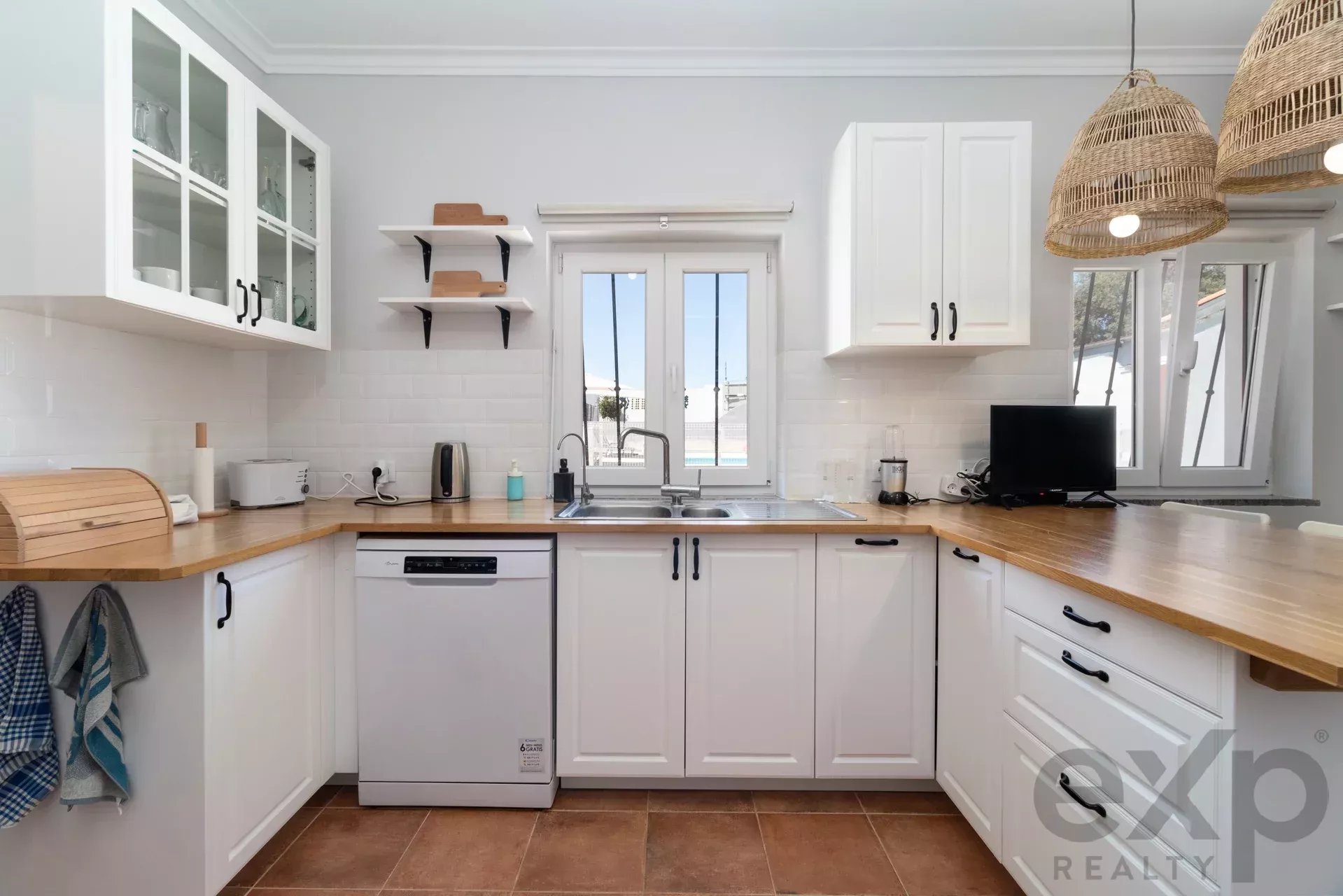 Luxury Equestrian Property + Guest House 85992157 image 42