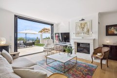 Superb Hilltop Villa with Panoramic Sea Views — photo 4 of 7
