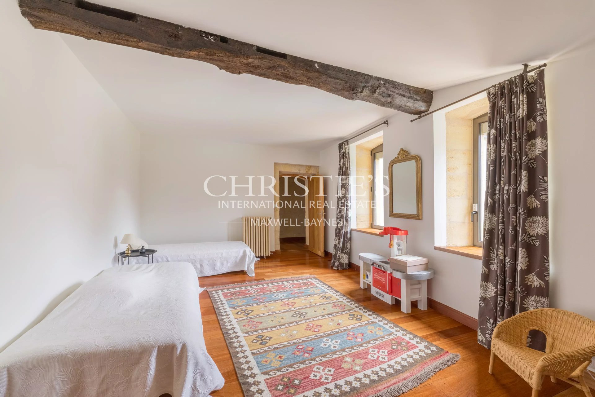 11 Bedroom Vineyard's Image 20