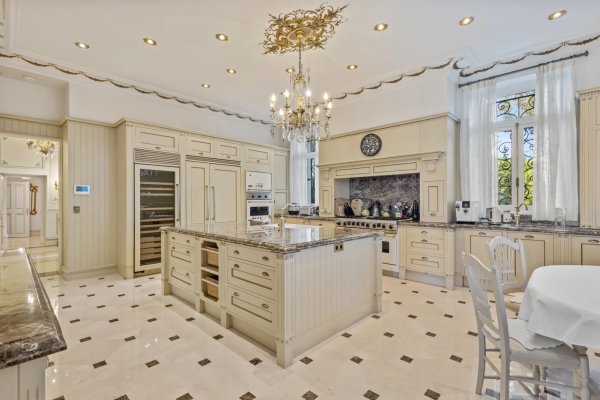 1920s Luxury Villa in Antibes | Exceptional Cap d'Antibes Mansion — photo 6