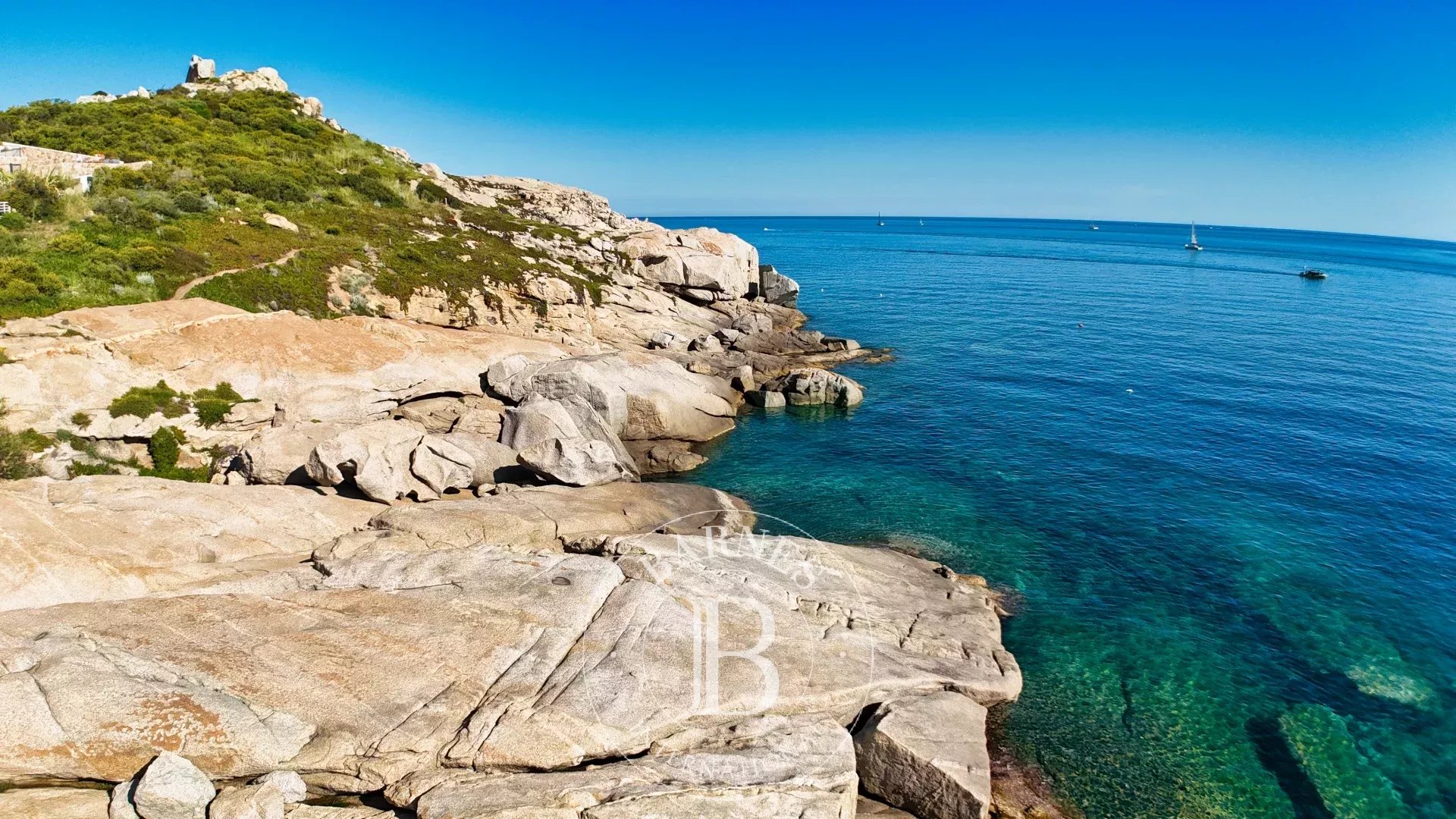 Co-excusivity, Calvi, contemporary waterfront villa, 4 bedrooms, panoramic sea view
