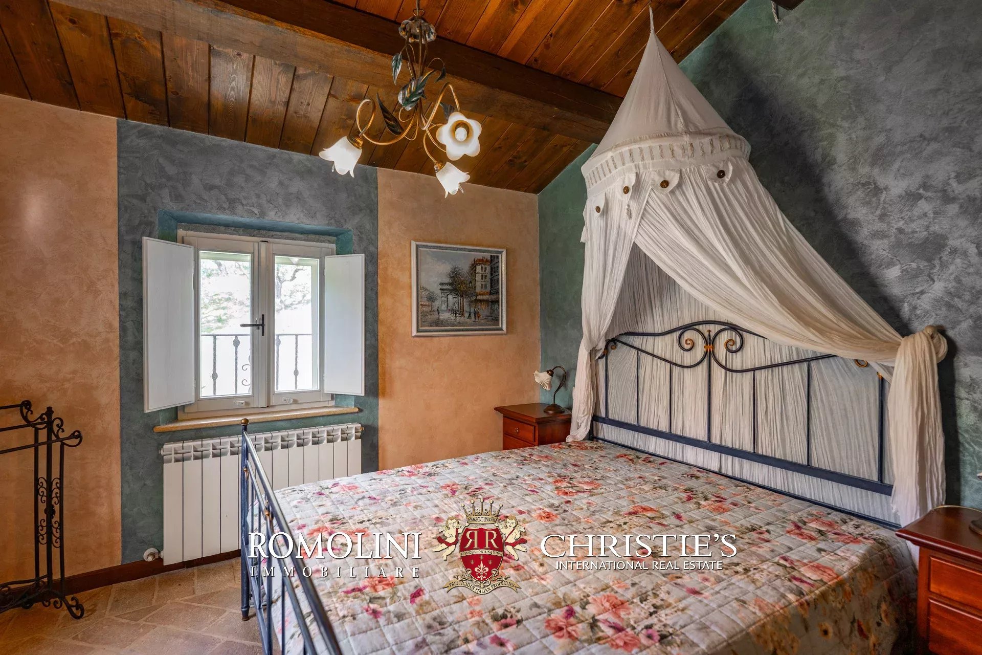 13 Bedroom Vineyard's Image 41