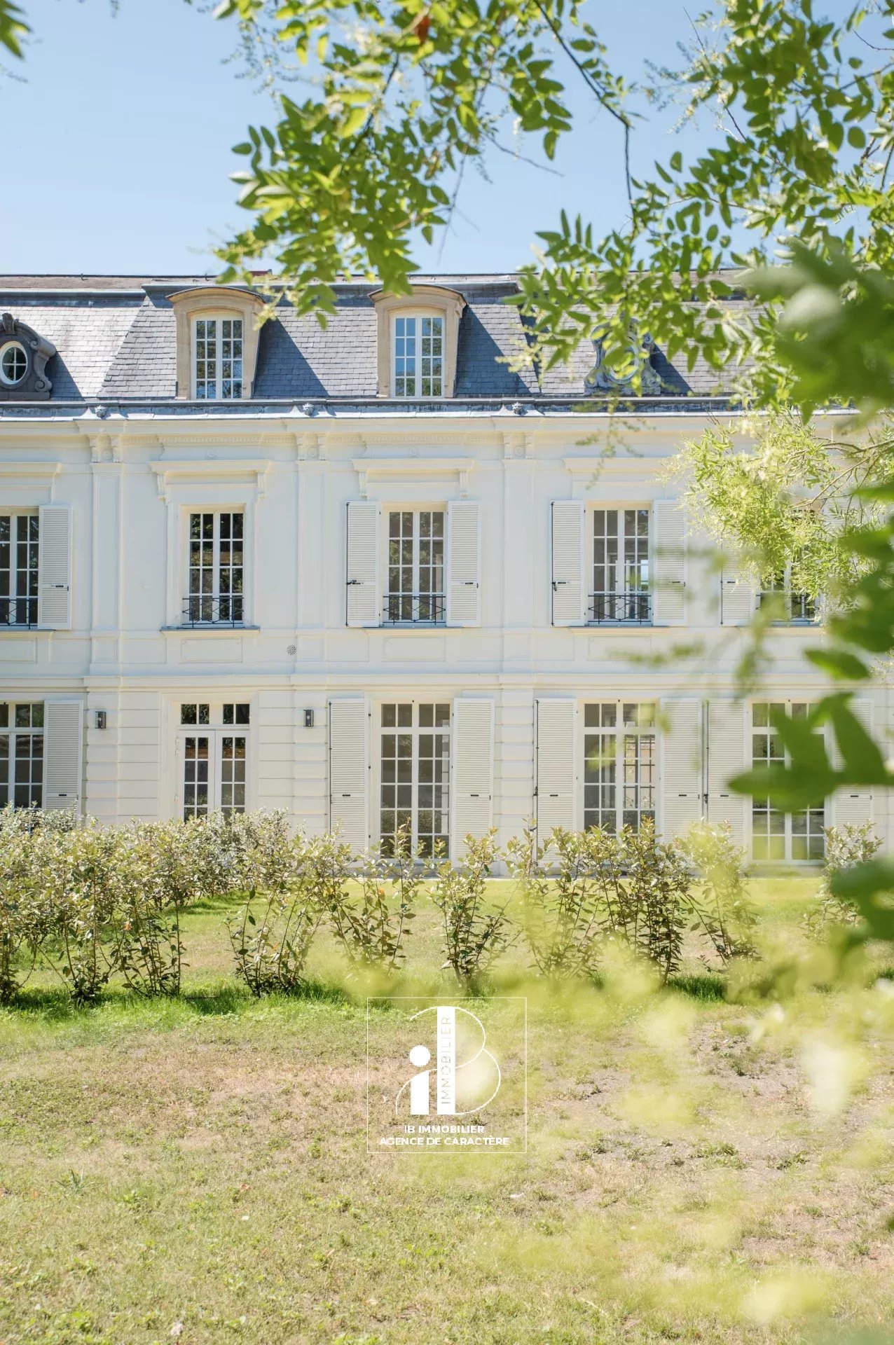 FONTAINEBLEAU NEAR CITY CENTER - INTERNATIONAL COLLEGE AND LYCÉE - PRIVATE Mansion XVIIIth.