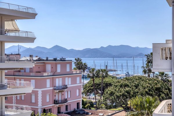 Cannes Pointe Croisette | Penthouse with Terrace — photo 1