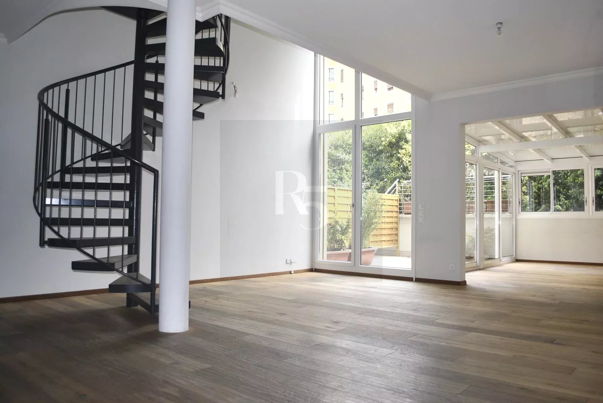 Contemporary Loft in Plainpalais — photo 1