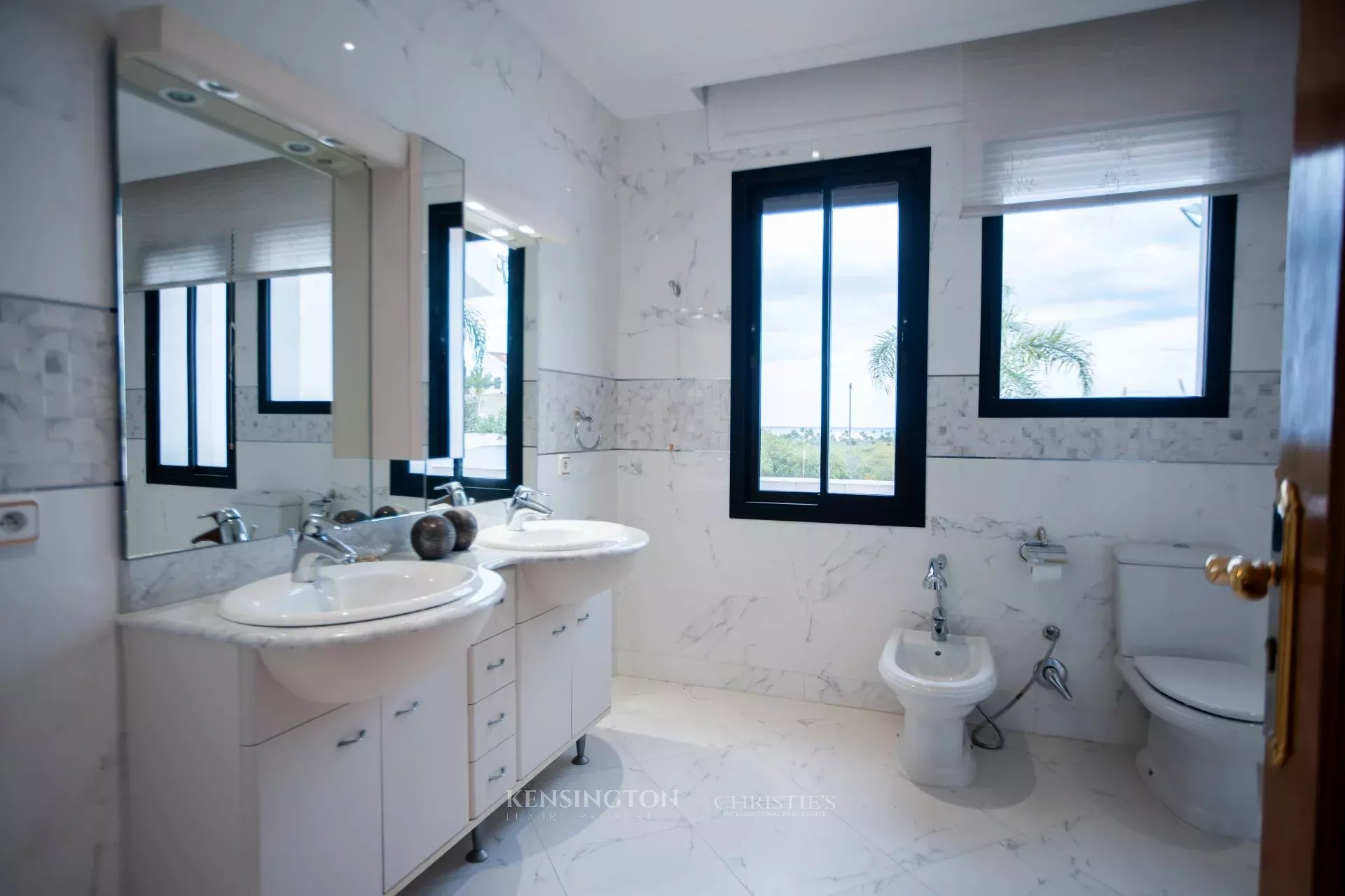 4 Bedroom Villa/Townhouse's Image 11
