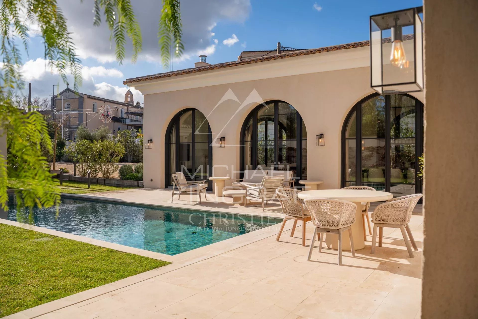 5 Bedroom Villa/Townhouse's Image 4