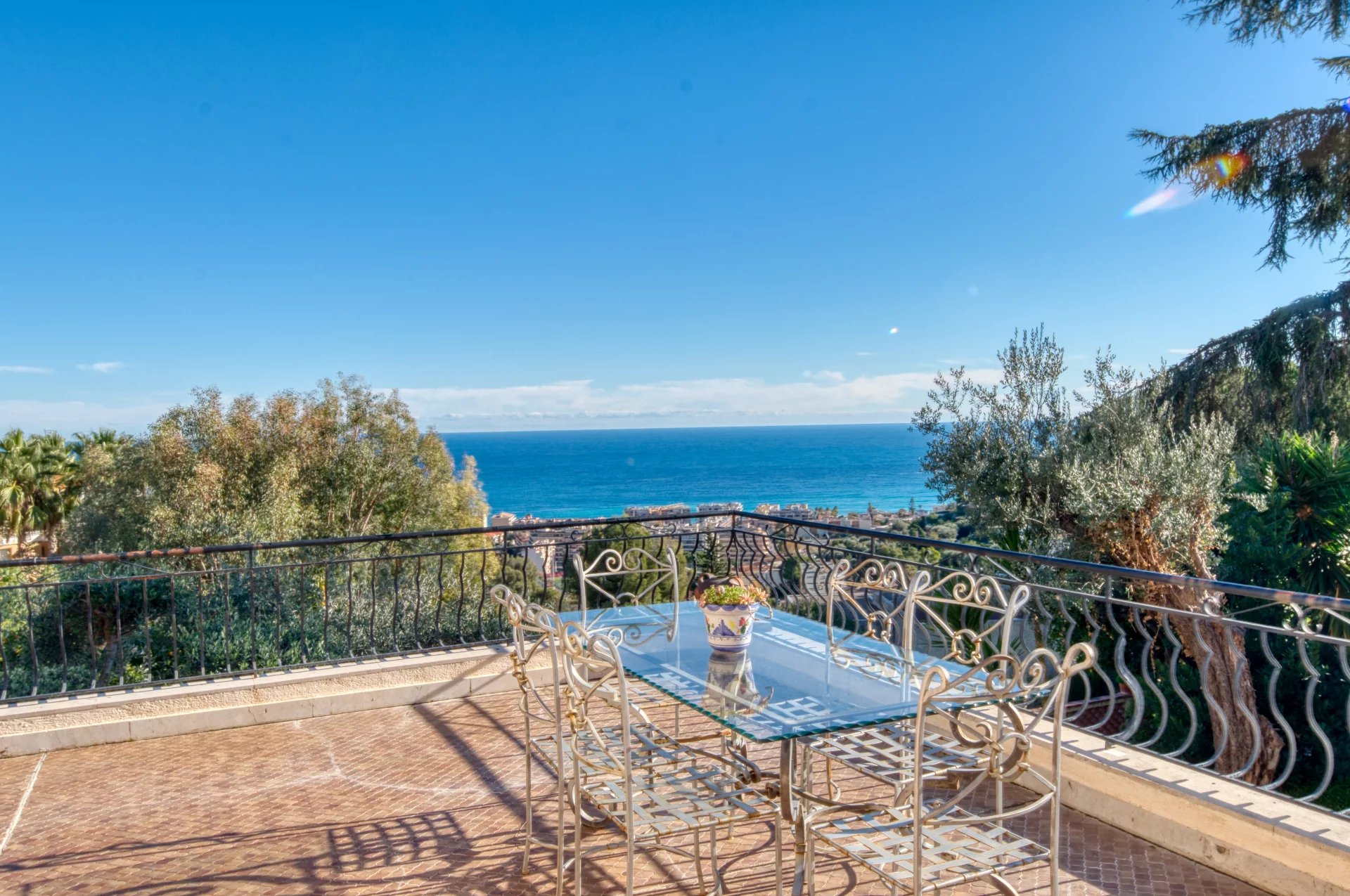 Roquebrune Cap Martin -Rare Opportunité : Villa Vue Mer Panoramique à Fort Potentiel – Monaco Proche