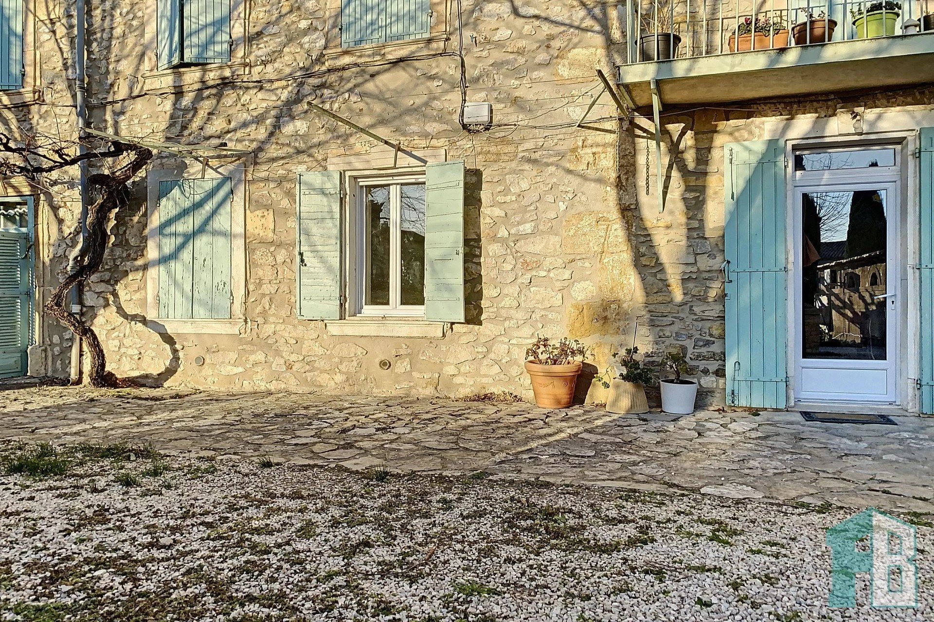 Location Appartement Aureille