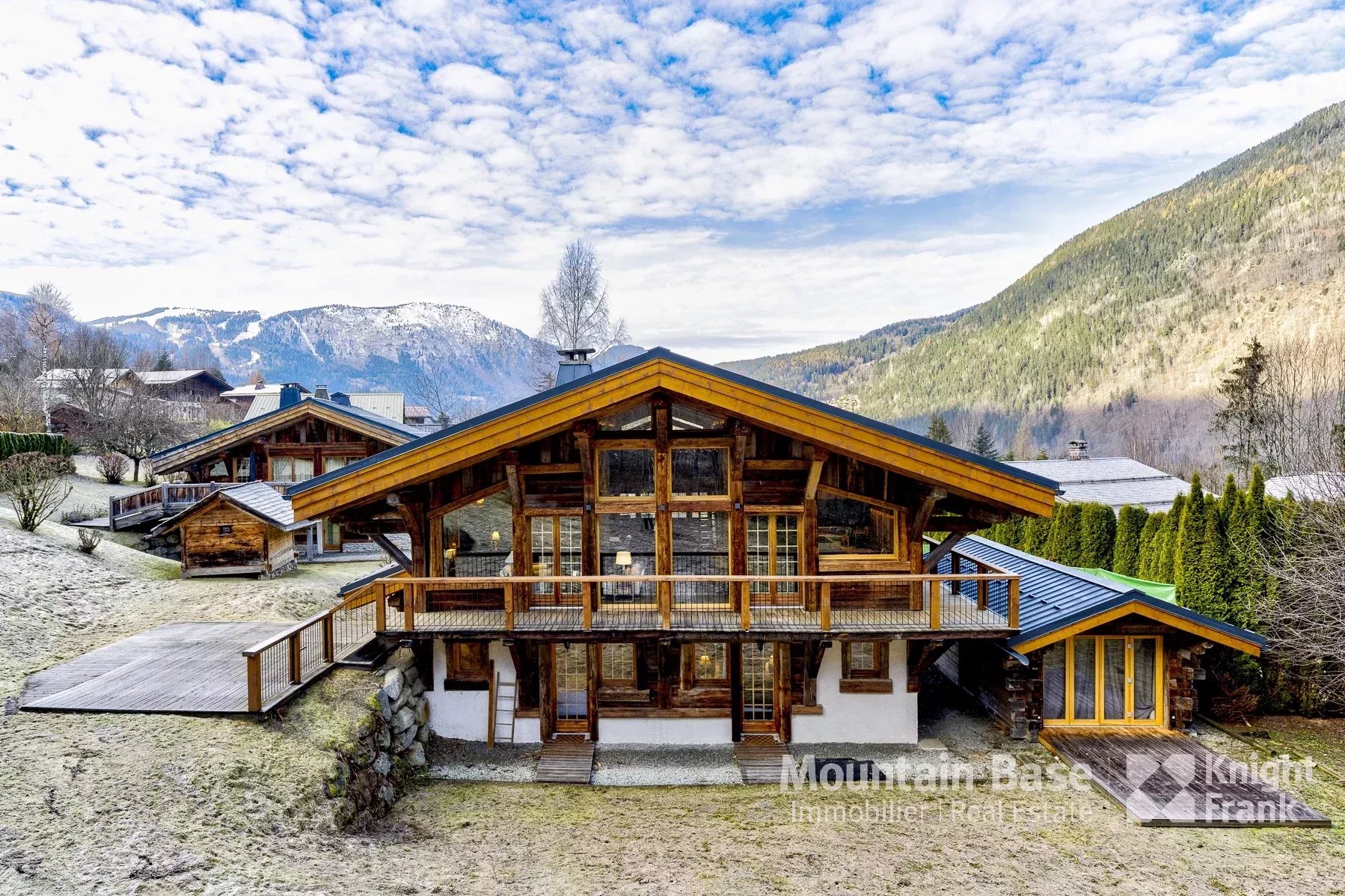 Photo of Newly renovated 4-bedroom chalet located next to the woods in the Bois Rond area of Taconnaz.