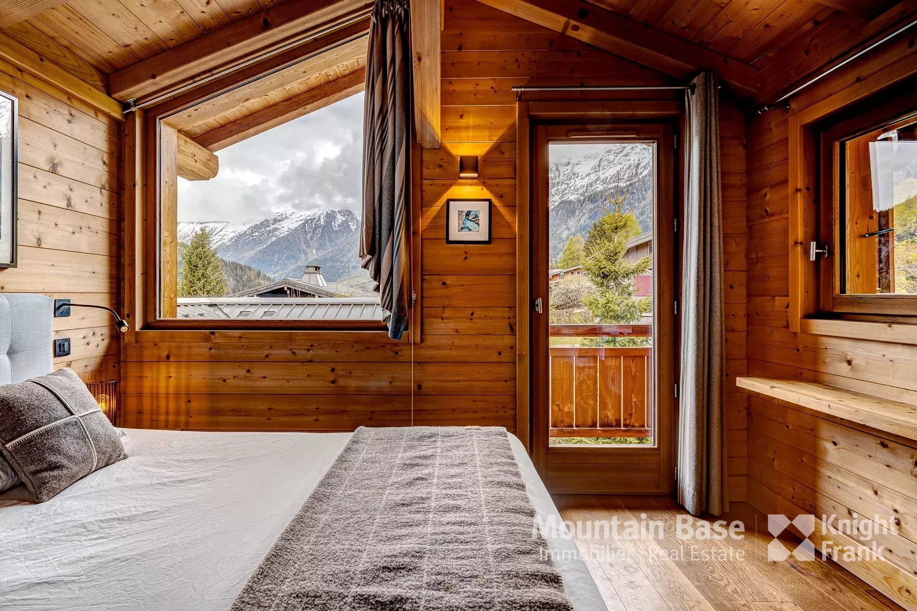 Photo of Beautifully finished 5 bedroom chalet with independent apartment in Les Houches