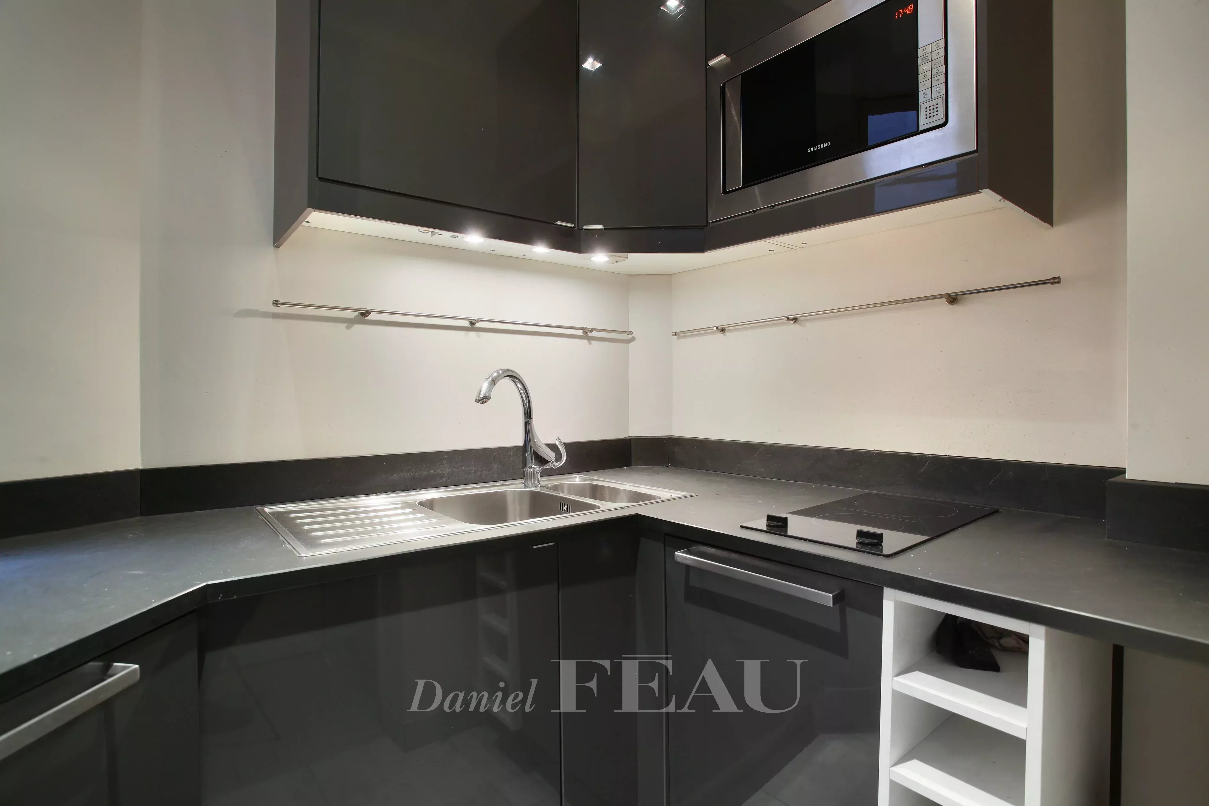 Kitchen Stainless steel Tile