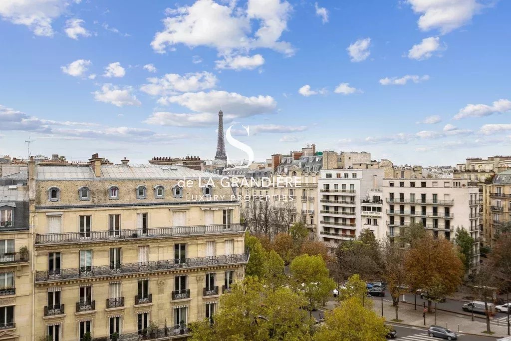 Exclusivité - Paris 16ème - Bd Flandrin - Grand balcon vue dégagée