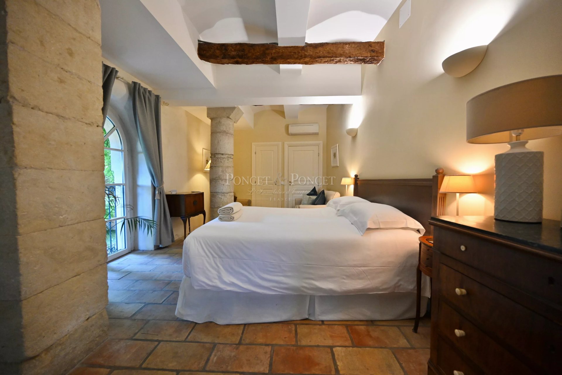 10 Bedroom Villa/Townhouse's Image 17
