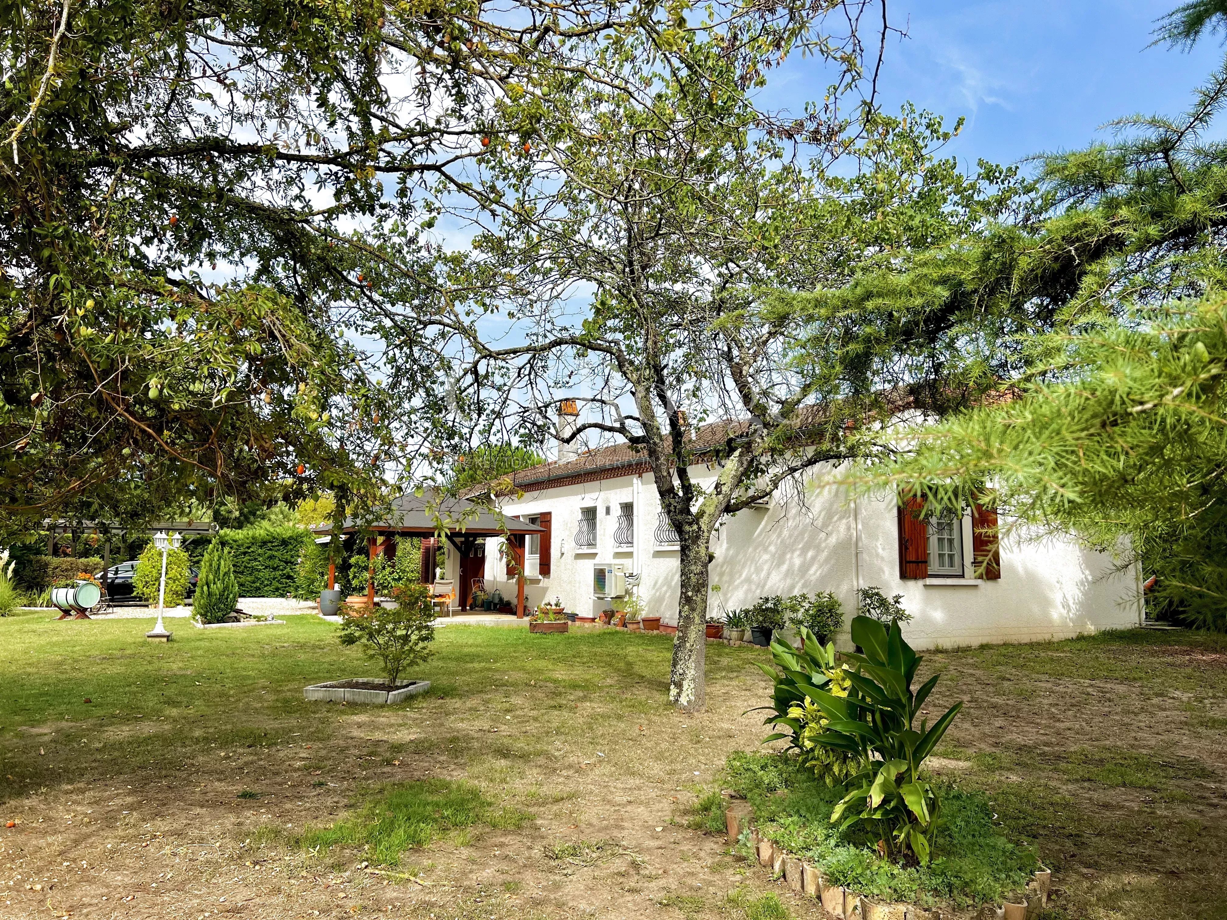 House in Duras - view 1