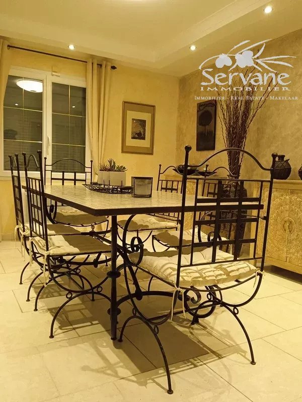 VERY NICE 4 BEDROOMS VILLA WITH POOL FOR SALE AUPS