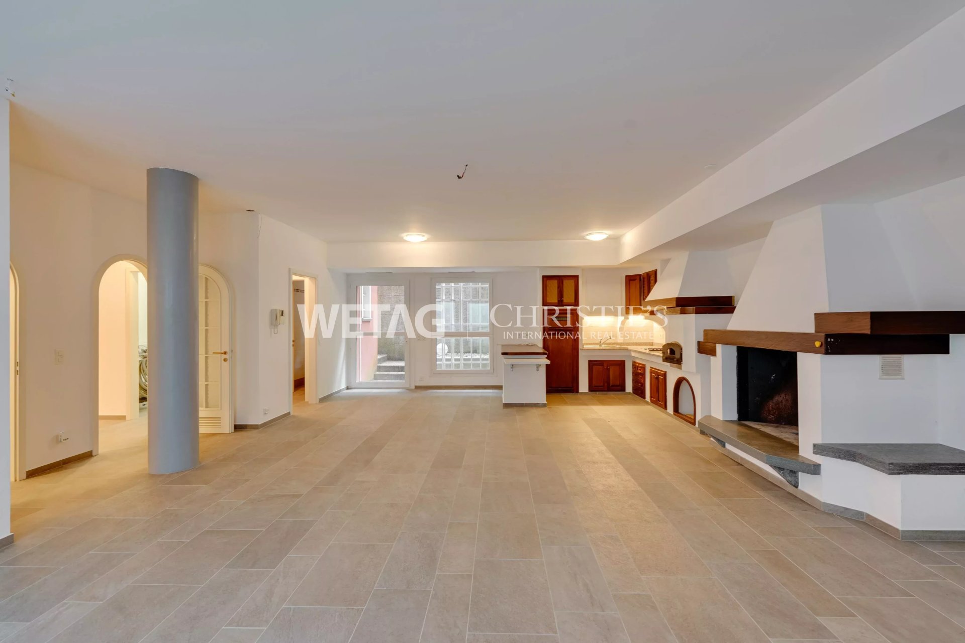 7 Bedroom Villa/Townhouse's Image 4