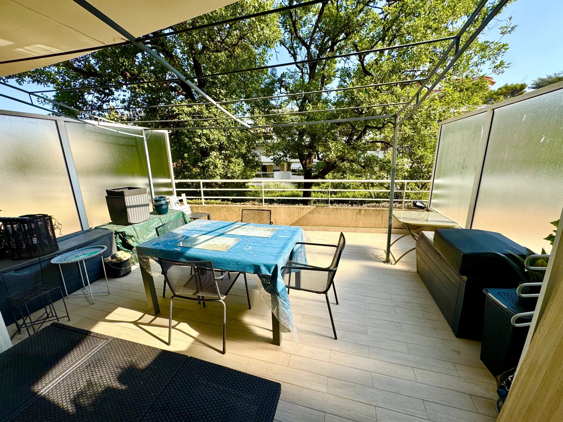Cannes Large studio for sale with deep terrace