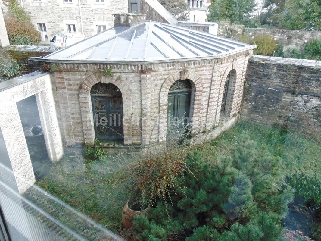 A SAISIR, LOCAL COMMERCIAL DE 780M2