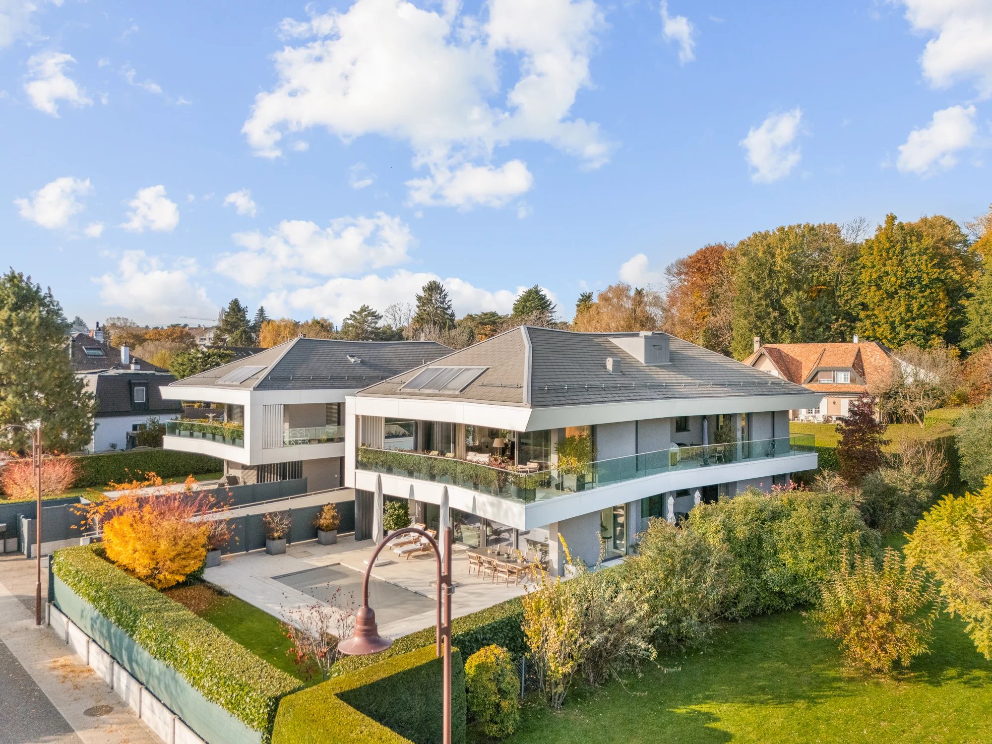 Luxurious penthouse duplex apartment with lake and alpine views