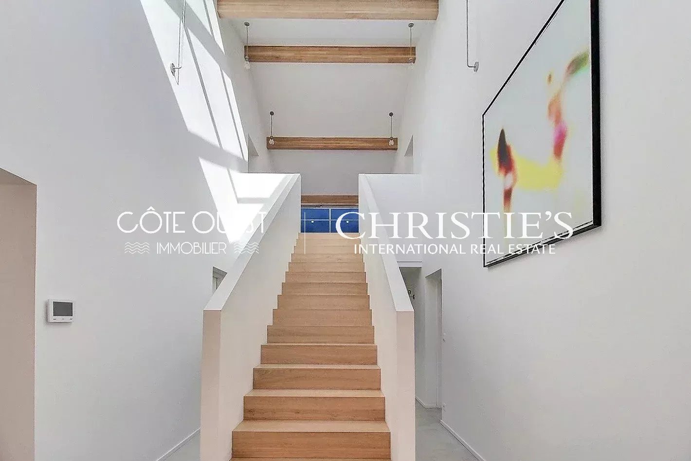 8 Bedroom Villa/Townhouse's Image 7
