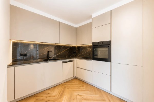 Cannes Palm Beach – Renovated 4-room flat with terrace, garage and cellar — photo 4