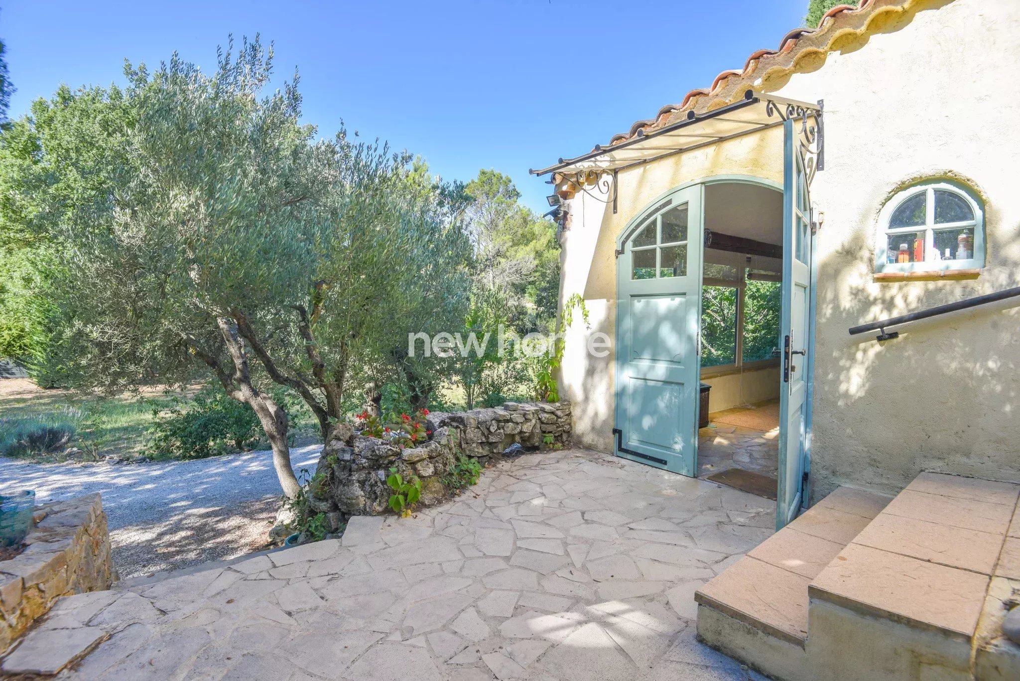 Maison 4 chambres au clame sur un beau terrain arboré