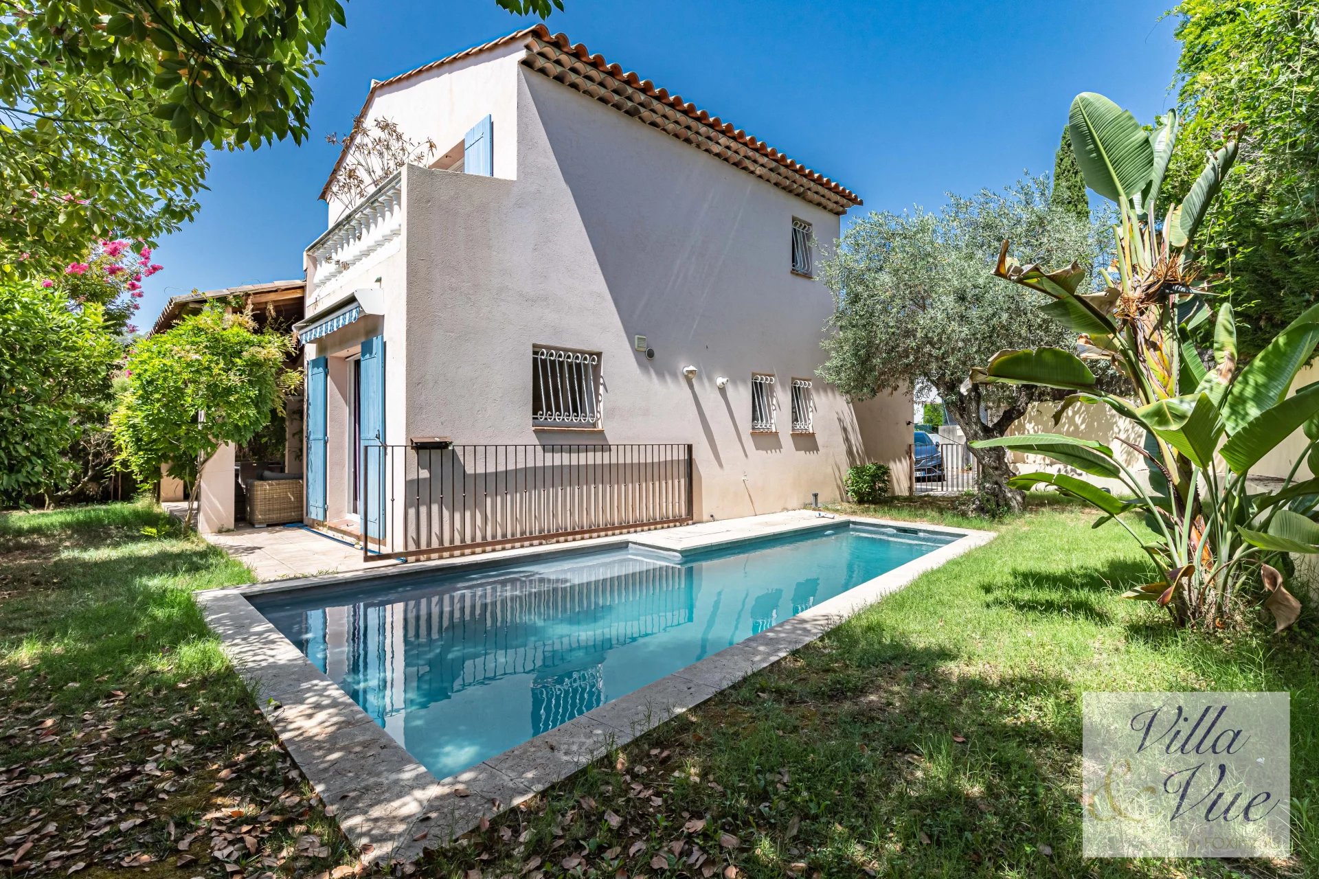 A vendre sur la Côte d'Azur, magnifique maison individuelle de 4 pièces avec piscine et garage