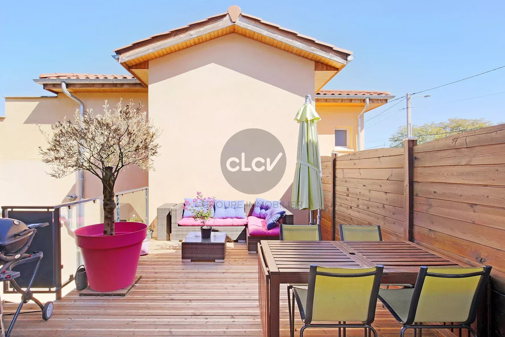 Duplex T4 climatisé avec TERRASSE DE 20m² et VUE MONTS D'OR